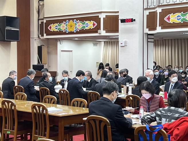 对于徐国勇的身体状况，花敬群说，「经过住院调养，以他在短讯上的讯息看起来有康復，但还是有点症状，他比之前好很多，了解状况是这样。」（游念育摄）