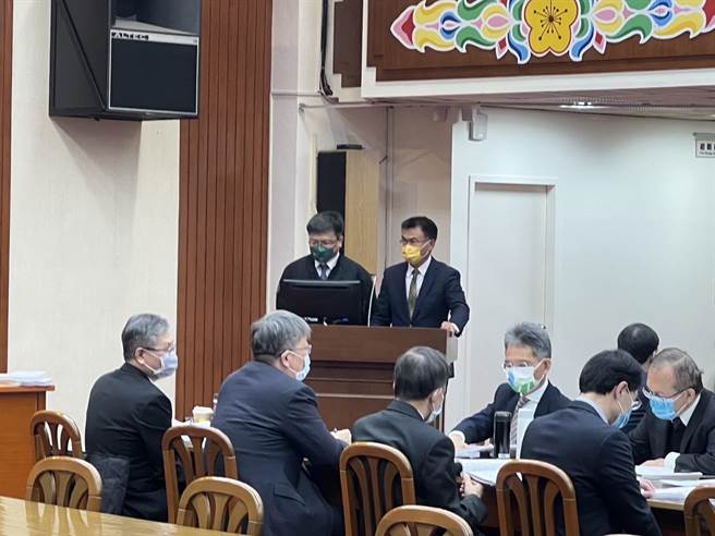 農委會主委陳吉仲表示，今年台灣蛋價比日本貴，去年當然比日本便宜，但真正要看的是家庭的消費支出。（游念育攝）