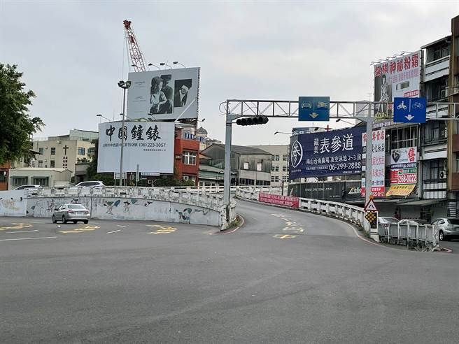 台南市東門陸橋將從12月27日起封閉8個月。（交通局提供／洪榮志台南傳真）