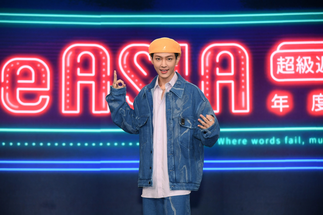 炎亚纶近日因无法在新闻脸书贴文下方留言，愤而跑到脸书创办人马克祖克柏（Mark Zuckerberg）页面留下长串英文留言，事情曝光后也引发粉丝讨论。（图/ 中央社）