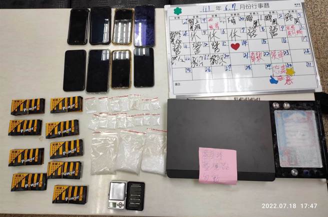 警方查獲犯罪證物一批。（台中市警察局提供／張妍溱台中傳真）