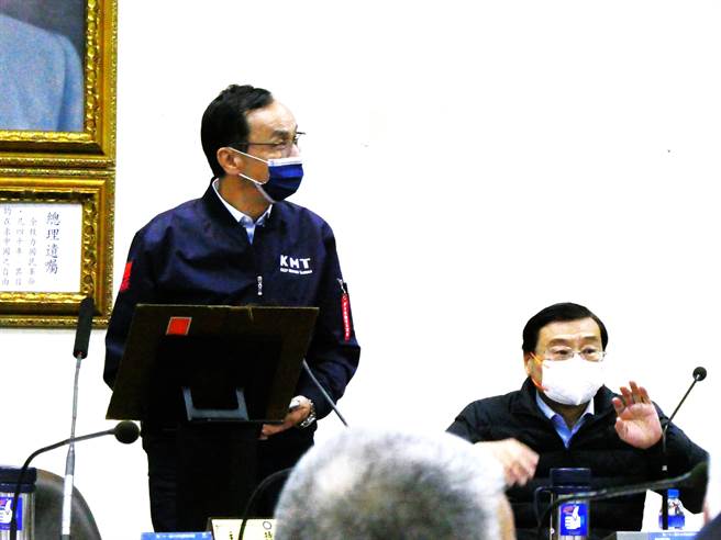 大陸再禁台灣農漁產與食品進口，國民黨主席朱立倫今呼籲，籲大陸當局盡快恢復開放，也表示國民黨全力支持農漁民與食品業者，國民黨會盡最大努力，包括立院黨團、各縣市長與各種溝通管道，協助農漁產品和食品出口到大陸。（周志豪攝）