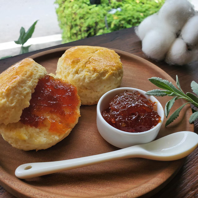 甲仙區愛鄉微食堂的司康佐梅子果醬。(圖片提供/社團法人高雄市甲仙愛鄉協會)