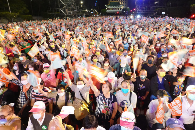 民进党九合一败选检讨小组13日举行了第二次检讨会议。图为民进党「1112『为台湾鼓舞』凯道造势晚会」。（中时资料照）