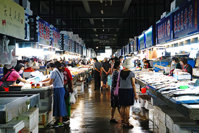 蚵仔寮觀光漁市。(攝影/曾信耀)

