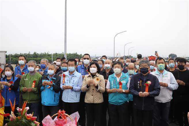 云嘉两地14日共同庆贺善诸桥重新通桥。（周丽兰摄）