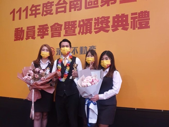 永慶加盟總部協助店東提升經營、行銷、系統工具等面向的競爭力，實踐「幫加盟店賺錢」承諾。(圖/永慶房產集團)