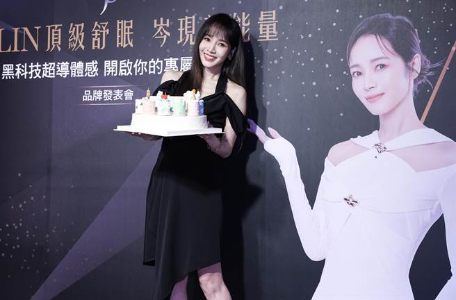 侯佩岑今天出席「JBLIN顶级舒眠 岑现新能量」寝具代言活动。（陈俊吉摄）