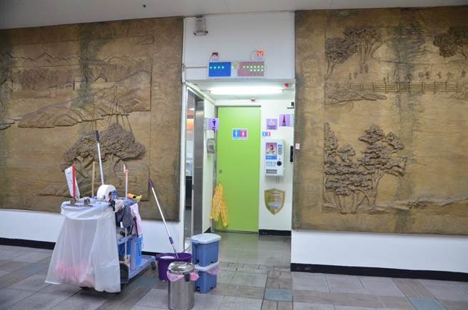 廖姓男子在公厕内被发现陈尸多时。（陈鸿伟翻摄）