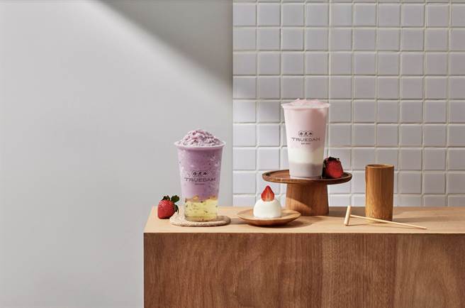 珍煮丹携手鲜乳坊推出「草莓米大福」、「莓桂雪沙」，售价85元起。（珍煮丹提供）