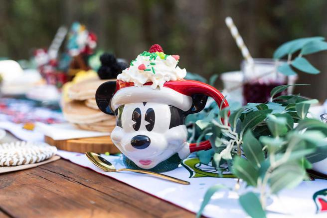 迪士尼的耶诞米奇马克杯，与米奇一起享受欢聚之乐。799元。（华特迪士尼公司提供）