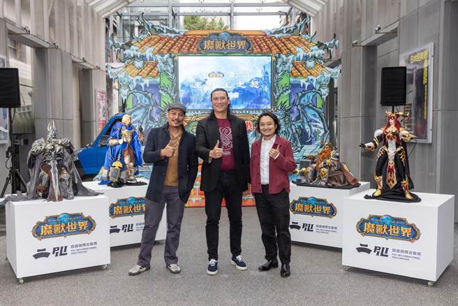 樊仕清（左起）、陈博一、黄亮勛今现身与4位电玩角色同框。（霹雳提供）