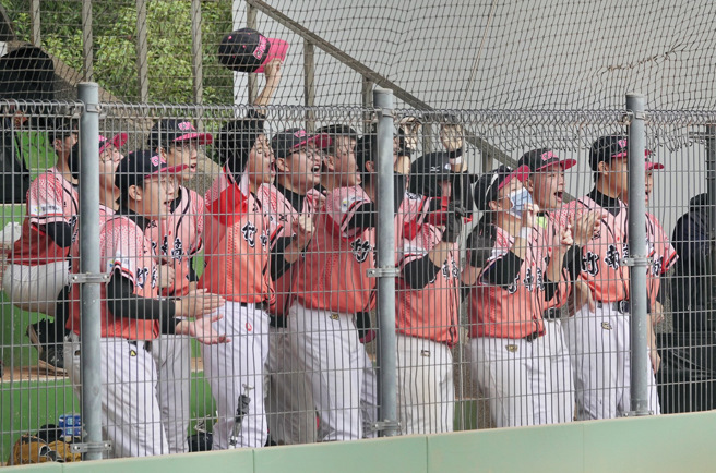 竹南高中击败南港高中挺进高中棒球联赛铝棒组32强。（学生棒球联盟提供）