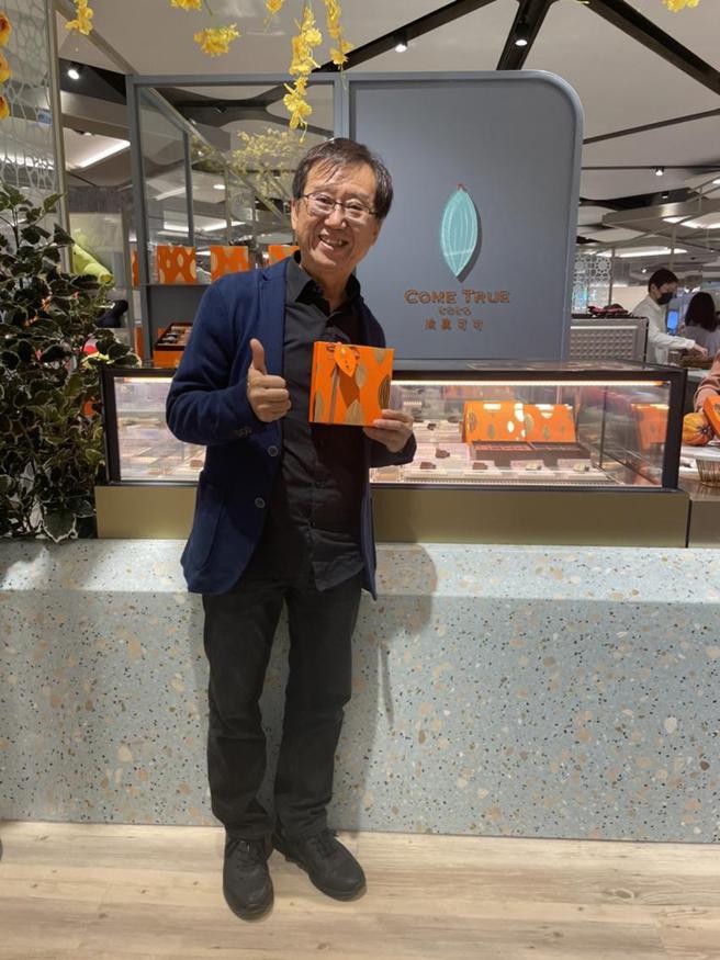 （成真咖啡董事长王国雄说，全新品牌「ComeTrue COCO成真可可」首店插旗台中新光三越7楼，主打会冒火的创意精品可可饮。图／业者提供）