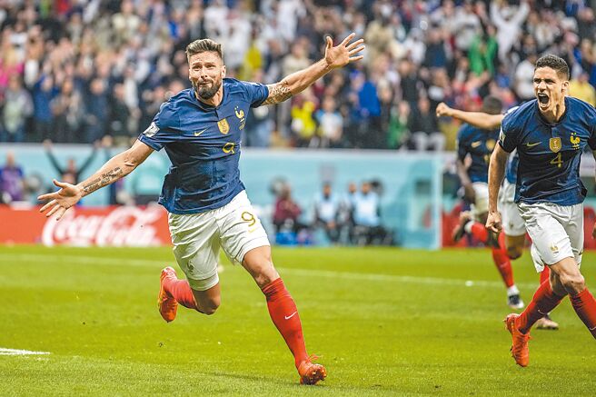 法国吉鲁是摩洛哥本届迄今遭遇最顶尖的抢点型中锋。（美联社）