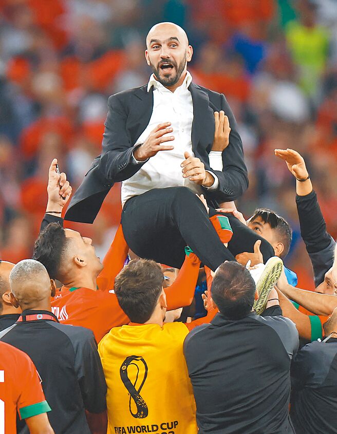 摩洛哥教头雷格拉古成功整合这支以侨民为主体的国家代表队。    （路透）