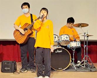 小小鼓手呂岳駿7年後再展樂聲 「給父母的歌」撼動全場
