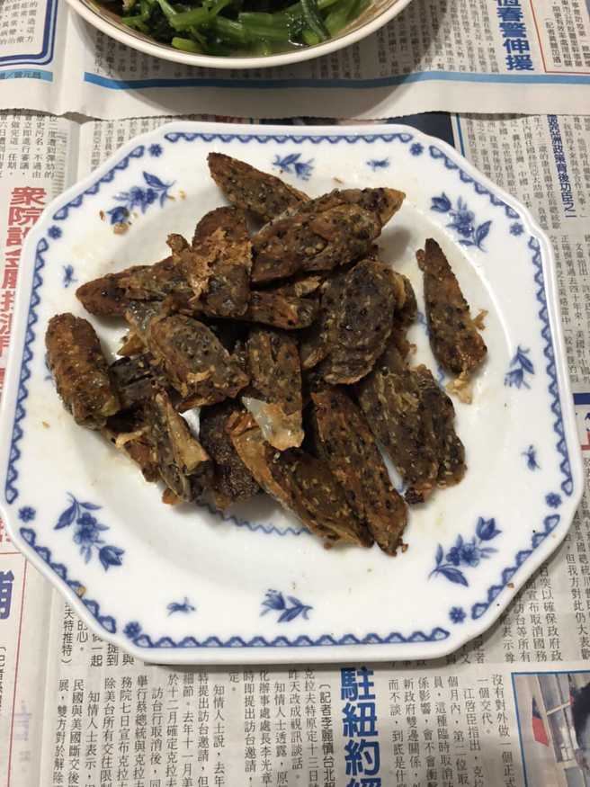 女网友贴出一道新竹怀旧客家料理，考倒当地一票客家人，直呼一辈子没看过。(图／新竹大小事)