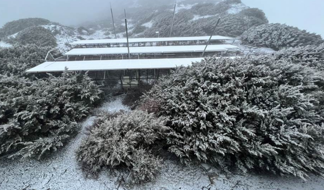 冷空气即将南下，北部中低海拔山区，甚至有机会降雪。（中央气象局提供）