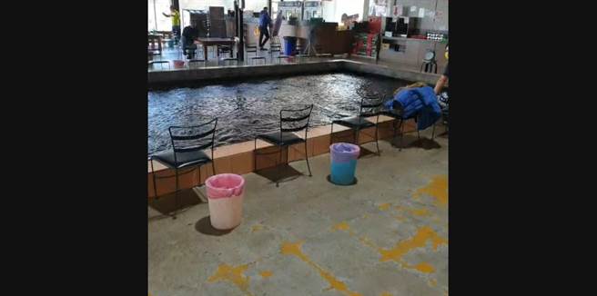 地震水池产生大波浪。（彰化踢爆网提供／吴敏菁彰化传真）