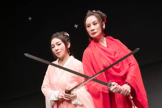 王彩樺、陳亞蘭劇中雙后比劍。（TVBS提供）