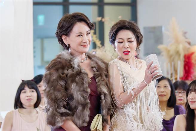 陳亞蘭、王彩樺反目閨蜜在兒女婚禮上重逢火花四射。（TVBS提供）