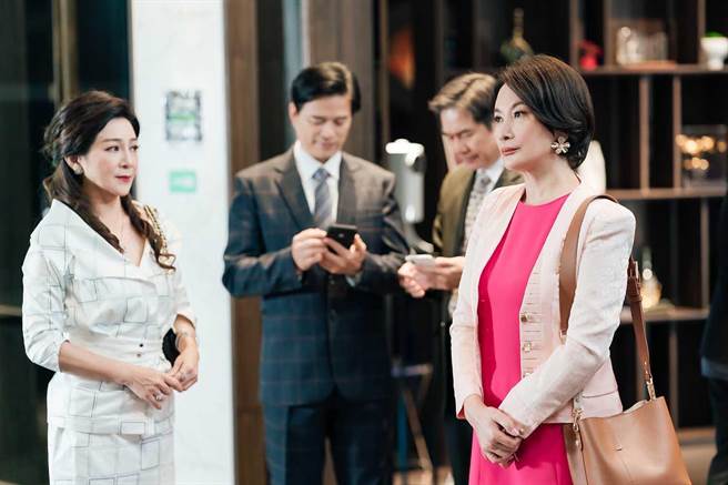 陳亞蘭、王彩樺反目閨蜜在兒女婚禮上重逢火花四射。（TVBS提供）