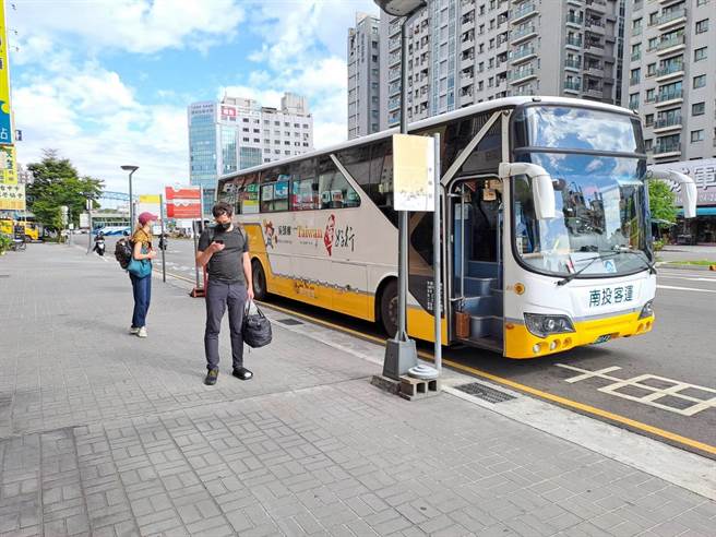 台中区监理所15日公布，元旦连假期间，民眾搭乘客运返乡、出游可享有多项优惠措施，优惠期间自本月30日起至明年1月2日止。（台中区监理所提供／潘虹恩台中传真）