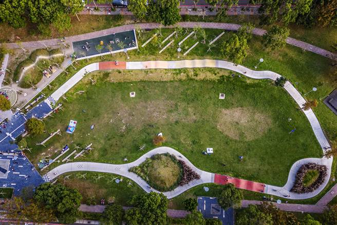 竹北市兴隆公园200米的Push Bike环状车道，空拍可见全貌。（罗浚滨摄）