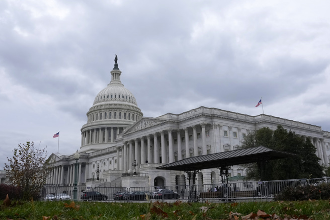 美國國會必須在16日午夜前通過一項新的預算案，否則聯邦服務的撥款授權將到期，政府各個部門運作隨之停擺。(圖/美聯社)
