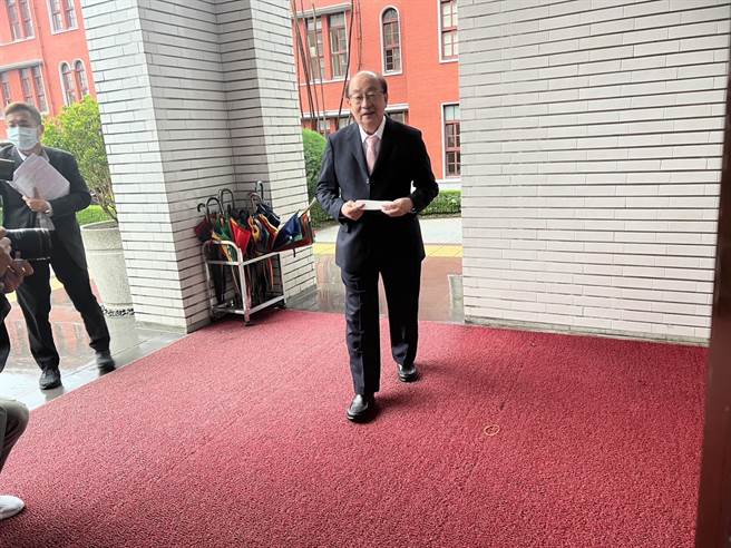 民進黨立法院黨團總召柯建銘則表示，有沒有羈押是一回事，但如果要羈押的話，就按照程序處理。（游念育攝）