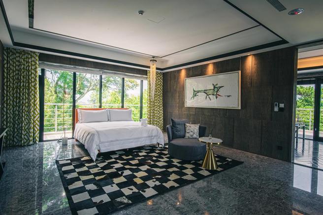 扣50万点skm points兑换－寨酌然弌宅villa包栋一泊二食住宿券，价值7万8000元，限量3组。（新光三越提供）