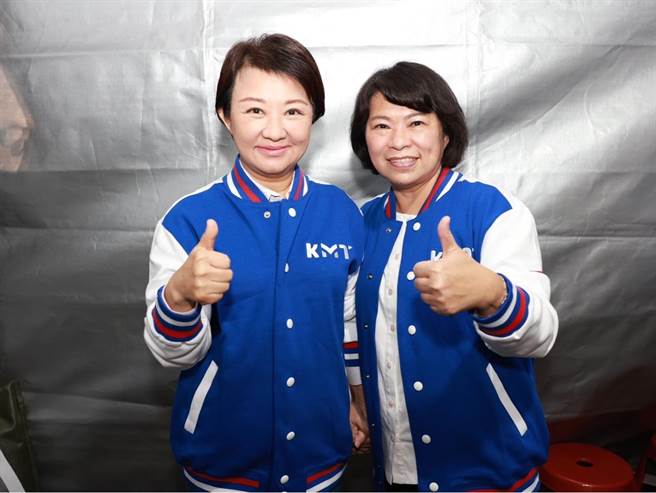 台中市長盧秀燕(左起)15日下午請假，到嘉義為國民黨嘉義市長候選人黃敏惠輔選。(民眾提供)