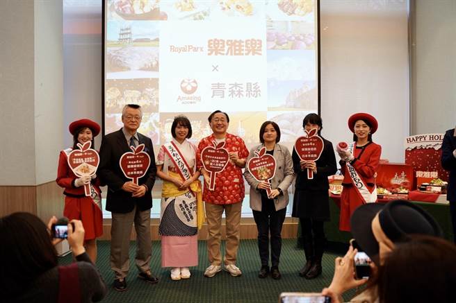 青森縣知事三村申吾（中）來台推廣日本青森靈魂美食。（樂雅樂提供）