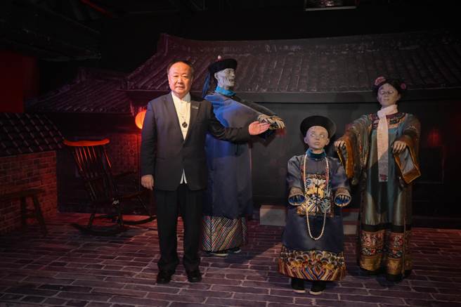 风水命理师谢沅瑾亲自指导「殭」展。（宽宏艺术提供）