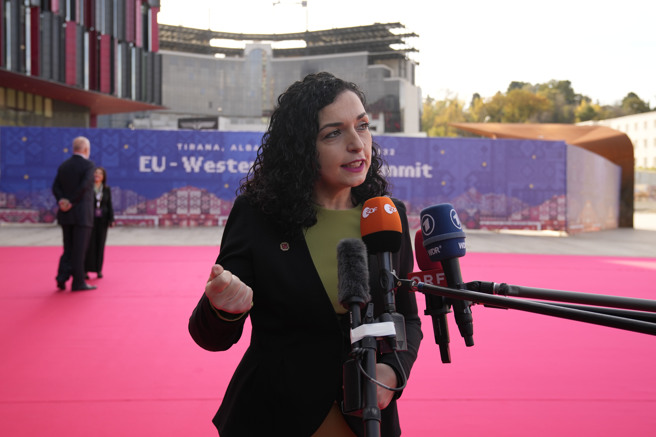 欧洲议会和欧盟理事会（European Council），允许科索沃人免签进入欧盟国家。图为科索沃总统奥斯曼尼（Vjosa Osmani）。(图/美联社)