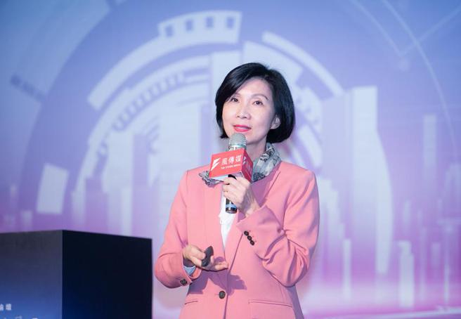 （远传电信总经理井琪表示，远传将5G「大人物」智慧经营，打造永续未来。图／远传电信提供）