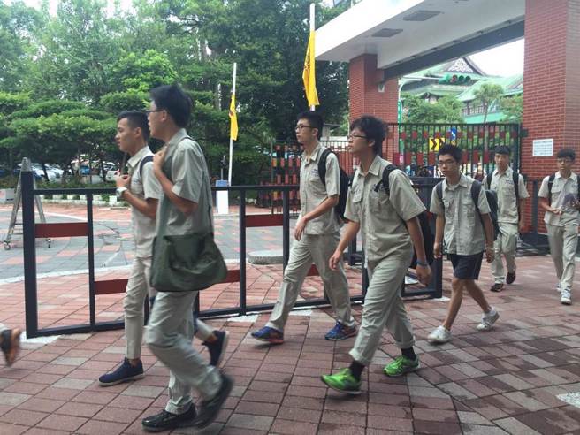 建中学生在本周一许多人集体请假，原来是跑去参加北一女校庆。(示意图／本报资料照)