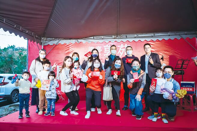 德乡敦苑感恩盛宴得奖幸运儿合照。图╱江富满