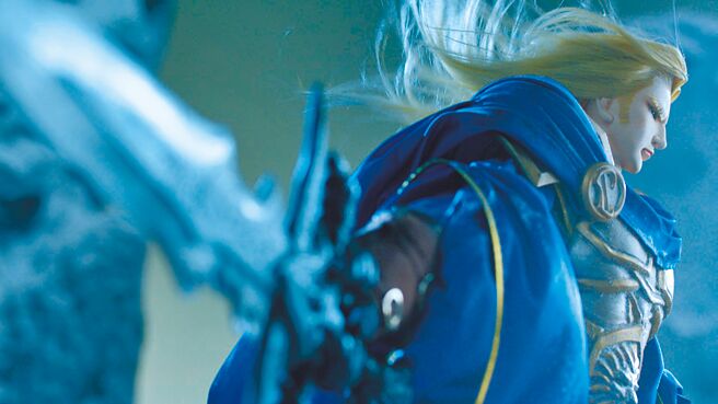 《魔兽世界》的经典角色阿萨斯化身戏偶，跃上戏台展现另一番魅力。（霹雳提供）