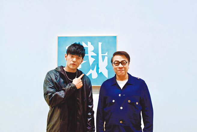 蔡康永（右）认周杰伦是知音，盛讚他是大收藏家。（海滩娱乐提供）