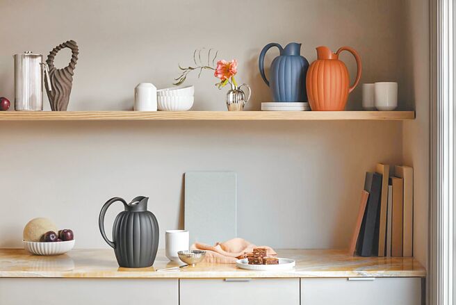 喬治傑生BERNADOTTE系列溫水壺為瑞典王子伯納多所設計，今年首度推出繽紛新色。（GEORG JENSEN提供）