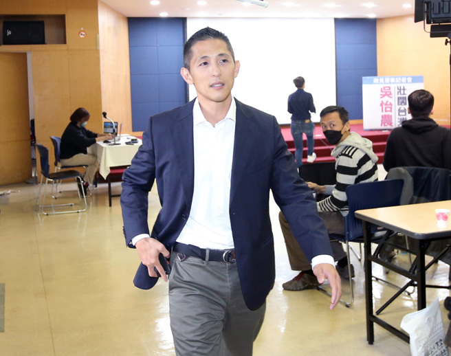 劉寶傑不解，吳怡農打選戰怎麼都只有自己一個人。（資料照，范揚光攝）