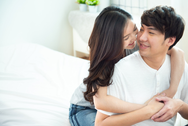 男友硬了却不要，妹子好奇原因，引起网友讨论。（图／shutterstock）