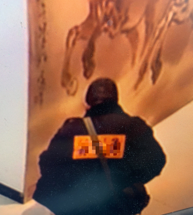 前台北市议员林定勇在辅大校园内放置「诈弹」，犯案身影曝光。(戴志扬翻摄)