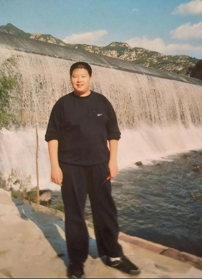 魏大勛年轻时是个小胖子。（图／取自网易娱乐）