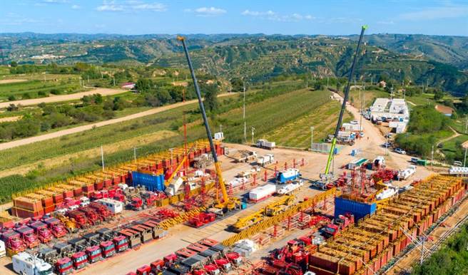 大陆第一大油田长庆油田，今年产量有望超过6500万吨油气当量。（摘自中新社）