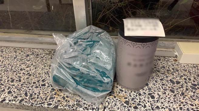 林嫌放置在辅大校园内的不明塑胶罐。（警方提供）
