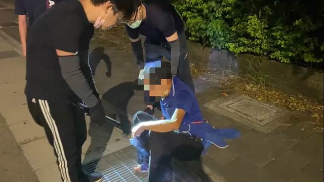 曾男犯案后躲到桃园市龙潭区乳姑山，被逮后坦承犯案。（翻摄照片）