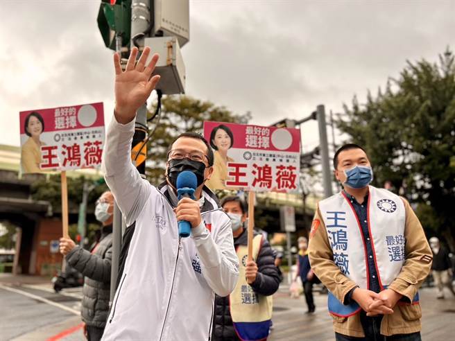 罗智强表示，他深感国民党过去没有做好世代传承，这次选举他提拔3个年轻助理。（王鸿薇办公室提供／李奇叡台北传真）